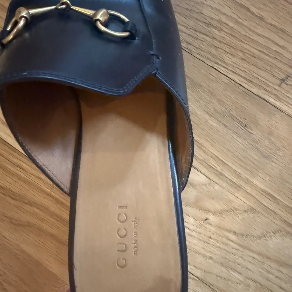 Gucci Black Leather Slip-On Loafers with Gold Accents - Picture 5 of 7